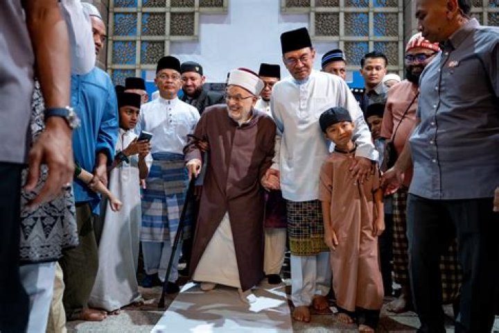 Ekrima Sa'id Sabri Biography, Age, Height, Wife, Net Worth and Family