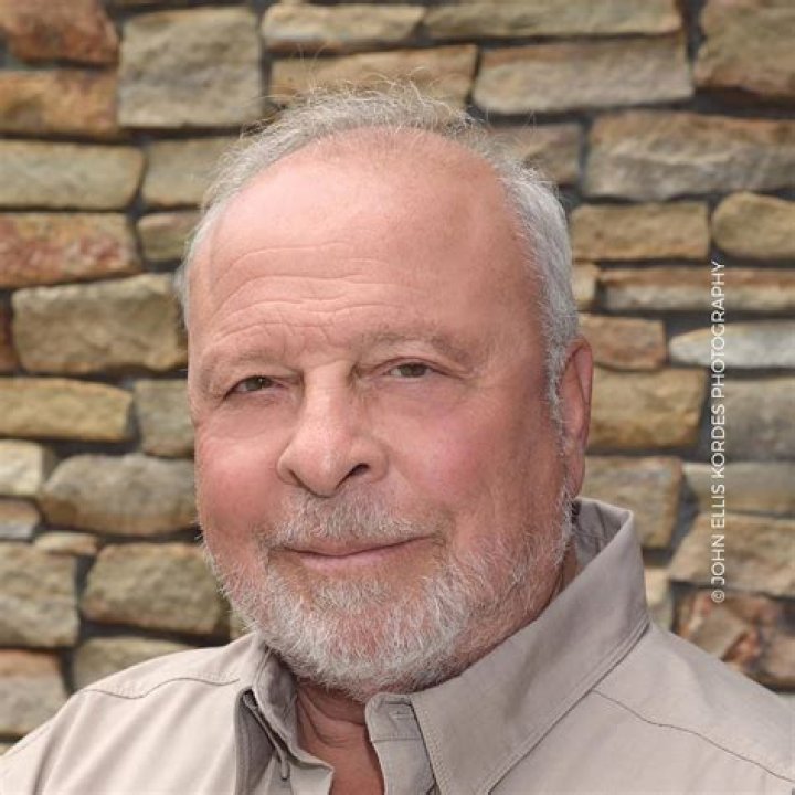 Nelson DeMille Biography, Age, Height, Wife, Net Worth, Family